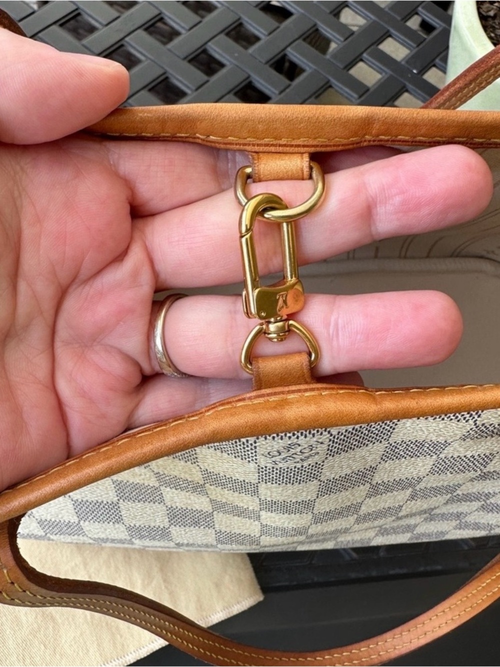 Louis Vuitton Neverfull MM, white - Picture 9 of 15